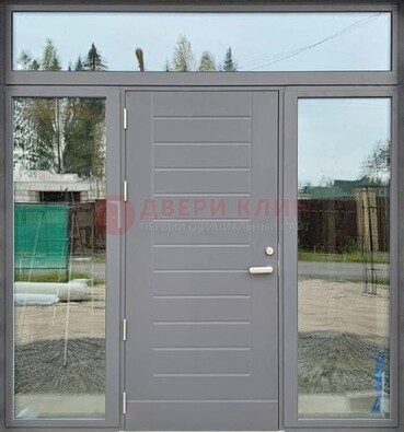 Серая стальная дверь с панелью МДФ и стеклянными фрамугами ДФГ-28 в Севастополе