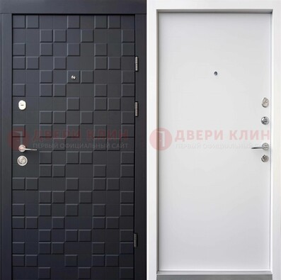 Темная входная дверь с белой МДФ внутри ДМ-222 в Севастополе