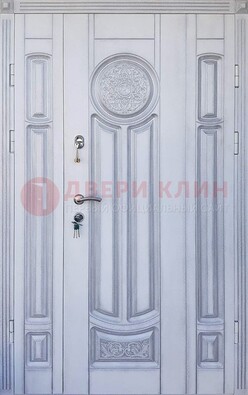Белая двухстворчатая дверь с массивом дуба ДМД-72 в Севастополе