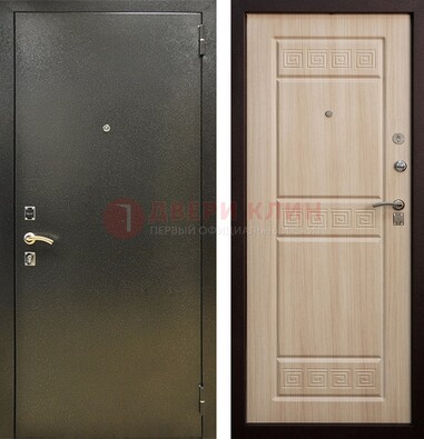 Железная темно-серая дверь с порошковым напылением и МДФ с резьбой ДП-276 в Севастополе