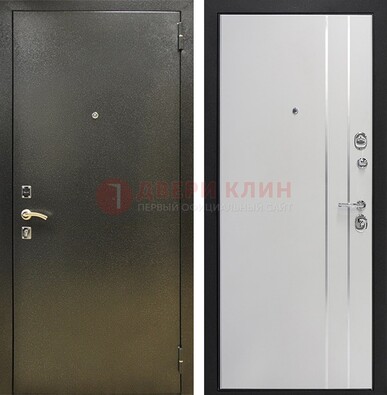 Железная темная дверь с порошковым покрытием и белая МДФ с молдингами  ДП-296 в Севастополе