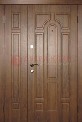 Двухстворчатая коричневая парадная дверь ДПР-48 в Севастополе