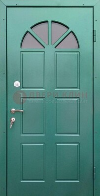 Зеленая стальная дверь со стеклом для дома ДС-28 в Севастополе