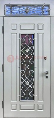 Белая железная дверь со стеклом и ковкой с верхней фрамугой ДСК-112 в Севастополе