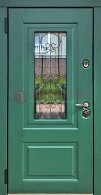Зеленая металлическая дверь со стеклом и ковкой ДСК-113 в Севастополе