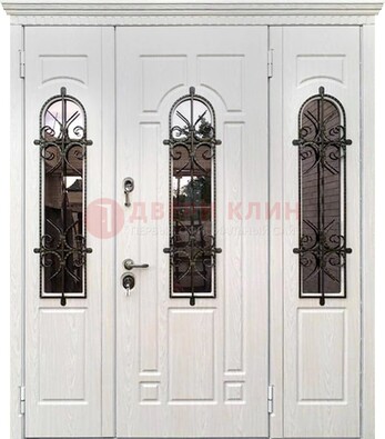 Белая распашная стальная дверь со стеклом и ковкой ДСК-125 в Севастополе