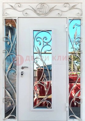 Белая входная дверь порошок со стеклом и ковкой ДСК-165 в Севастополе
