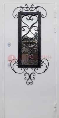 Белая уличная дверь Порошок со стеклом и ковкой ДСК-222 в Севастополе