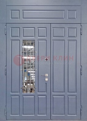 Серая двухстворчатая дверь Винорит со стеклом и ковкой ДСК-234 RAL 7024 в Севастополе