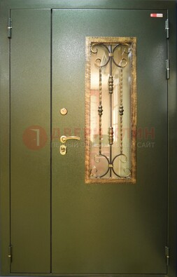 Стальная дверь со стеклом и ковкой ДСК-29 для квартиры в Севастополе