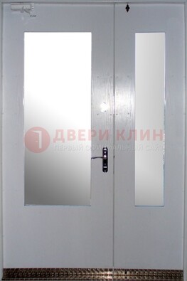Белая  тамбурная дверь со стеклянными вставками ДТМ-18 в Севастополе