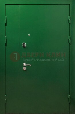 Зеленая распашная тамбурная дверь Порошок ДТМ-47 в Севастополе