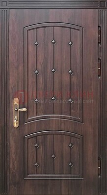 Коричневая уличная дверь с виноритом для дома ДВТ-235 в Севастополе