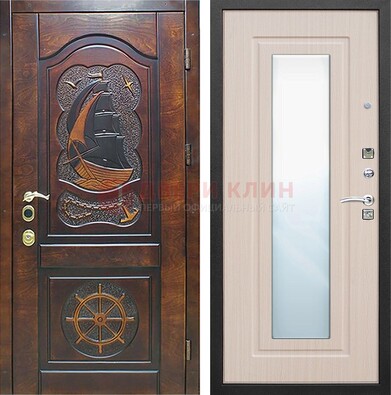 Темная дверь с резьбой и зеркалом внутри ДЗ-49 в Севастополе