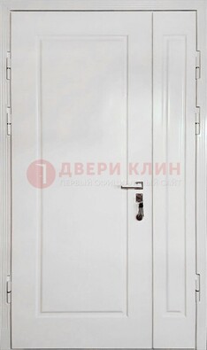 Полуторная металлическая дверь с МДФ в белом цвете ПЛ-24 в Севастополе