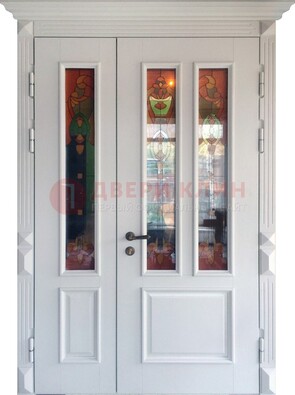 Белая полуторная металлическая дверь с витражом ВЖ-12 в Севастополе