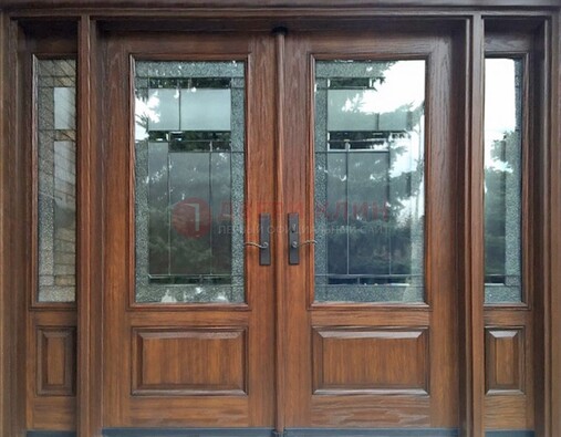 Распашная стальная дверь с массивом с витражом и фрамугами ВЖ-21 в Севастополе