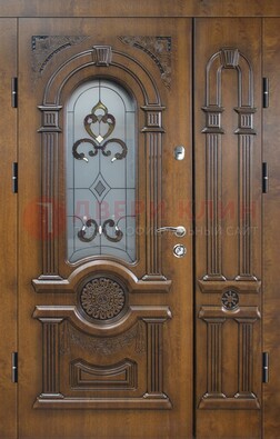Коричневая двухстворчатая железная дверь с МДФ и витражом ВЖ-32 в Севастополе